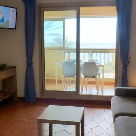 Comfortable Nest With Pool Facing The Sea 公寓